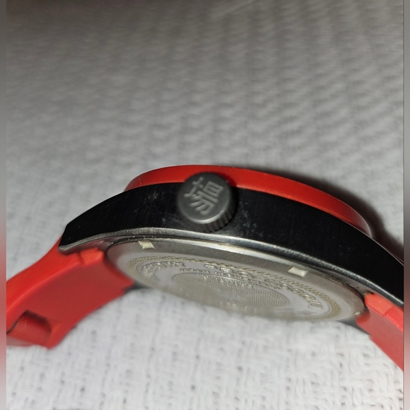 Superdry Professional Ski Watch with Red Silicon Strap SYG185R - Picture 6 of 7
